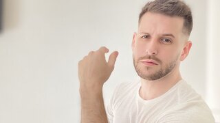 Catch AaronSchulz’s Private Cam Show