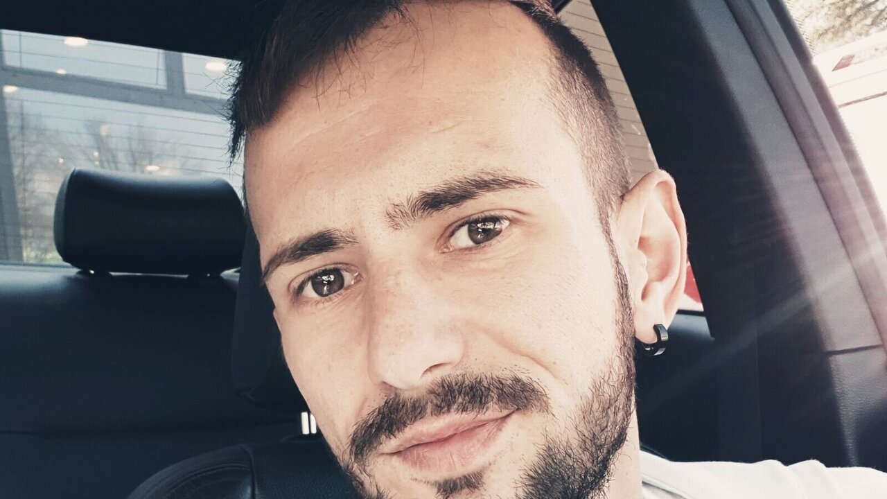 Catch AlessandroAmbra’s Private Cam Show