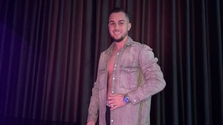 Catch AlexBarry’s Private Cam Show