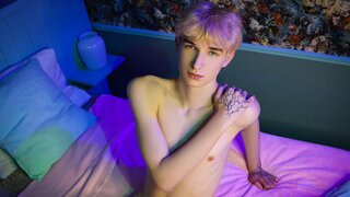 Catch AlexFloyd’s Private Cam Show