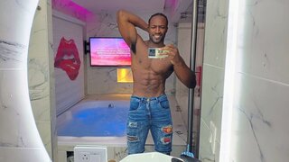 Catch AnthonyRome’s Private Cam Show