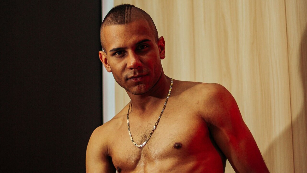 Catch AresSmith’s Private Cam Show