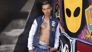 Catch AroonMeyer’s Private Cam Show