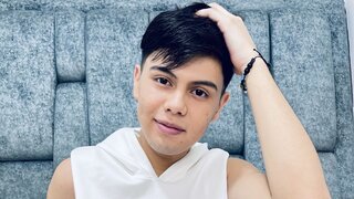 Catch AxelDupont’s Private Cam Show