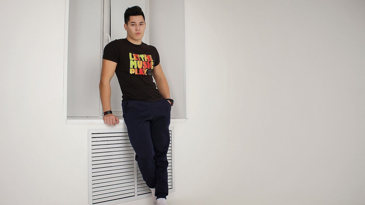 Catch BruceGymBoy’s Private Cam Show