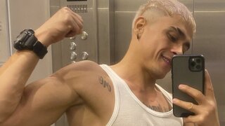 Catch BrunoRosse’s Private Cam Show