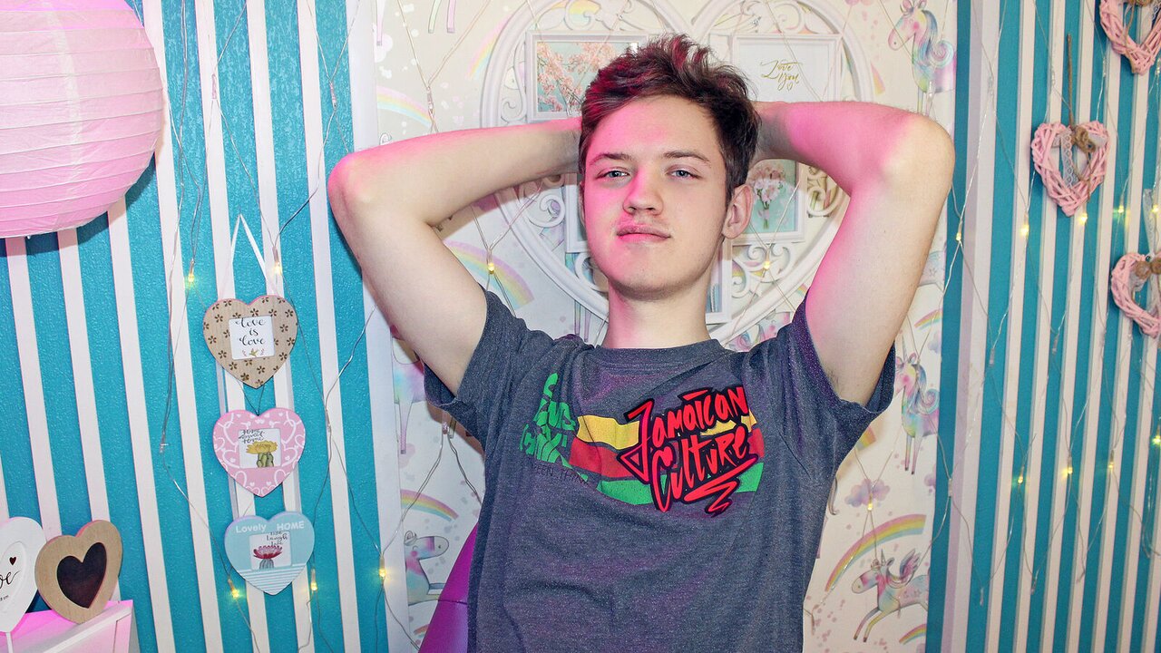 Catch CarlKennedy’s Private Cam Show