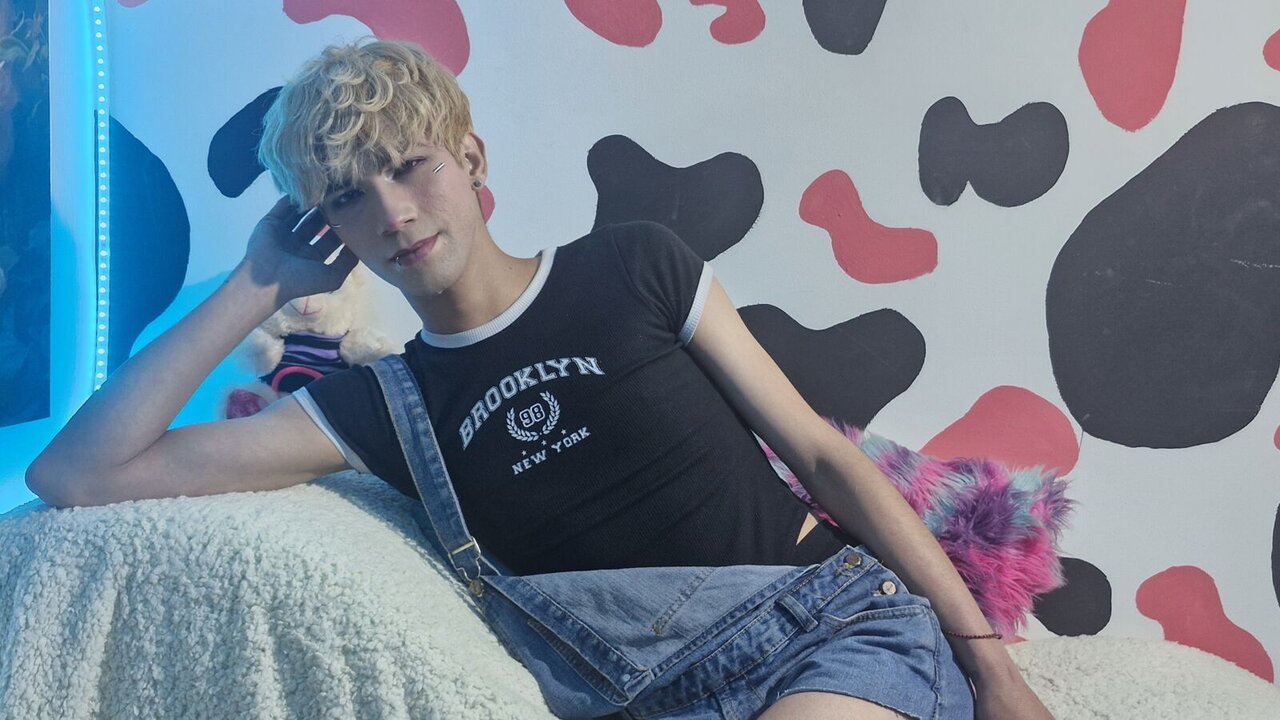 Catch CooperRoss’s Private Cam Show