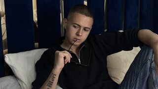 Catch DenzelForks’s Private Cam Show
