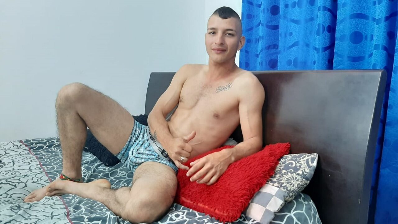 Catch FelipeSmit’s Private Cam Show