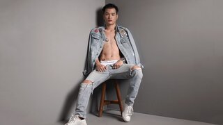 Catch GianniFio’s Private Cam Show
