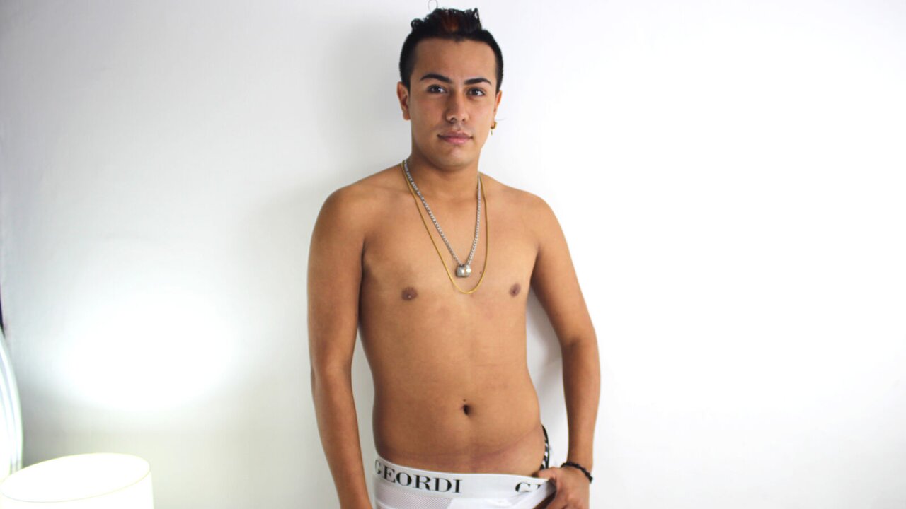 Catch IkerWebers’s Private Cam Show