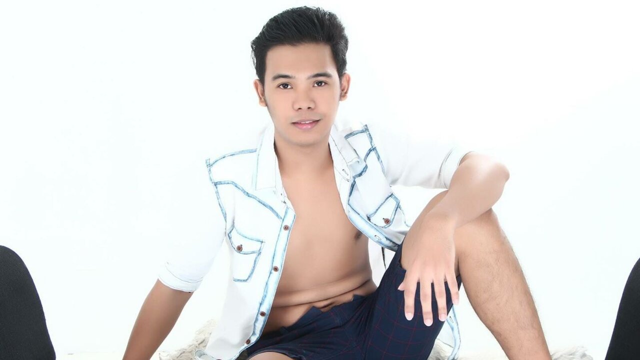 Catch JaysonHotBulge’s Private Cam Show
