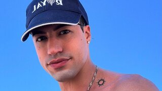 Catch JeffersNewon’s Private Cam Show