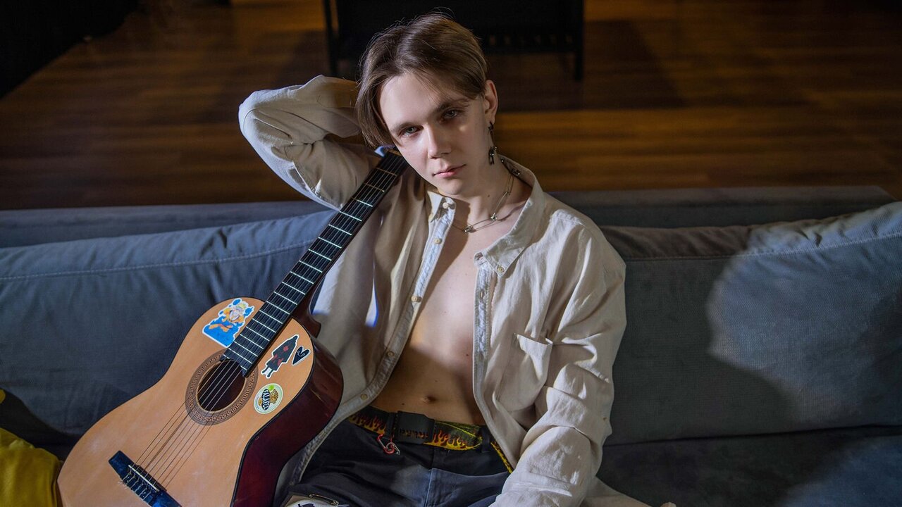 Catch JeremiahSiu’s Private Cam Show