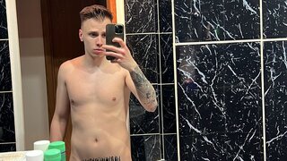Catch JohnyyMark’s Private Cam Show