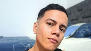 Catch JulianAranda’s Private Cam Show