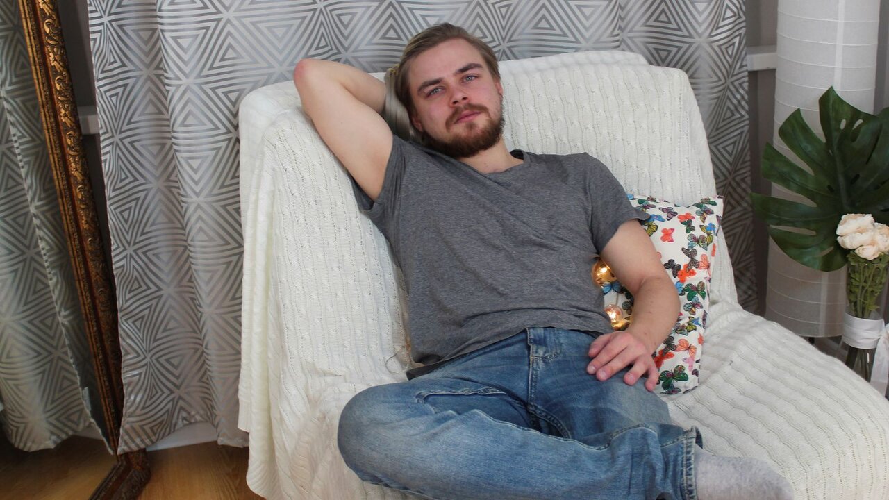 Catch LeoMiller’s Private Cam Show