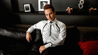 Catch LeoMoor’s Private Cam Show