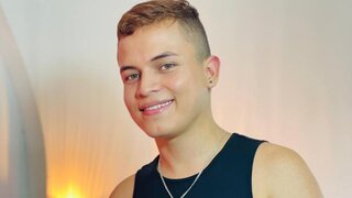 Catch LeonAdams’s Private Cam Show