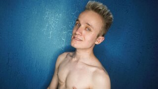 Catch LeroyMori’s Private Cam Show