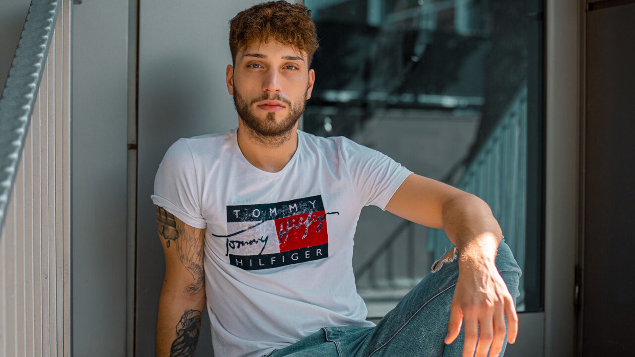 Catch LukasBurns’s Private Cam Show