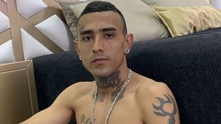 Catch MaxSmithh’s Private Cam Show