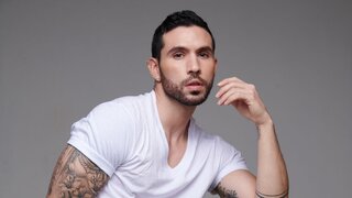 Catch MaxVanuci’s Private Cam Show