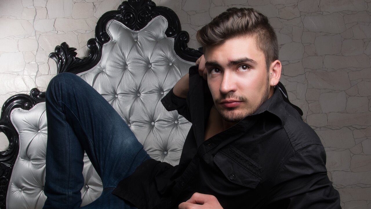 Catch NickLevine’s Private Cam Show