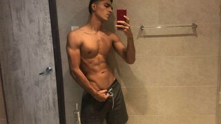 Catch NoahCol’s Private Cam Show