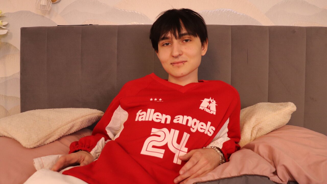 Catch NoahHilles’s Private Cam Show