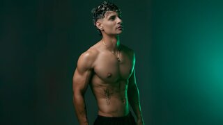Catch NoahHunter’s Private Cam Show