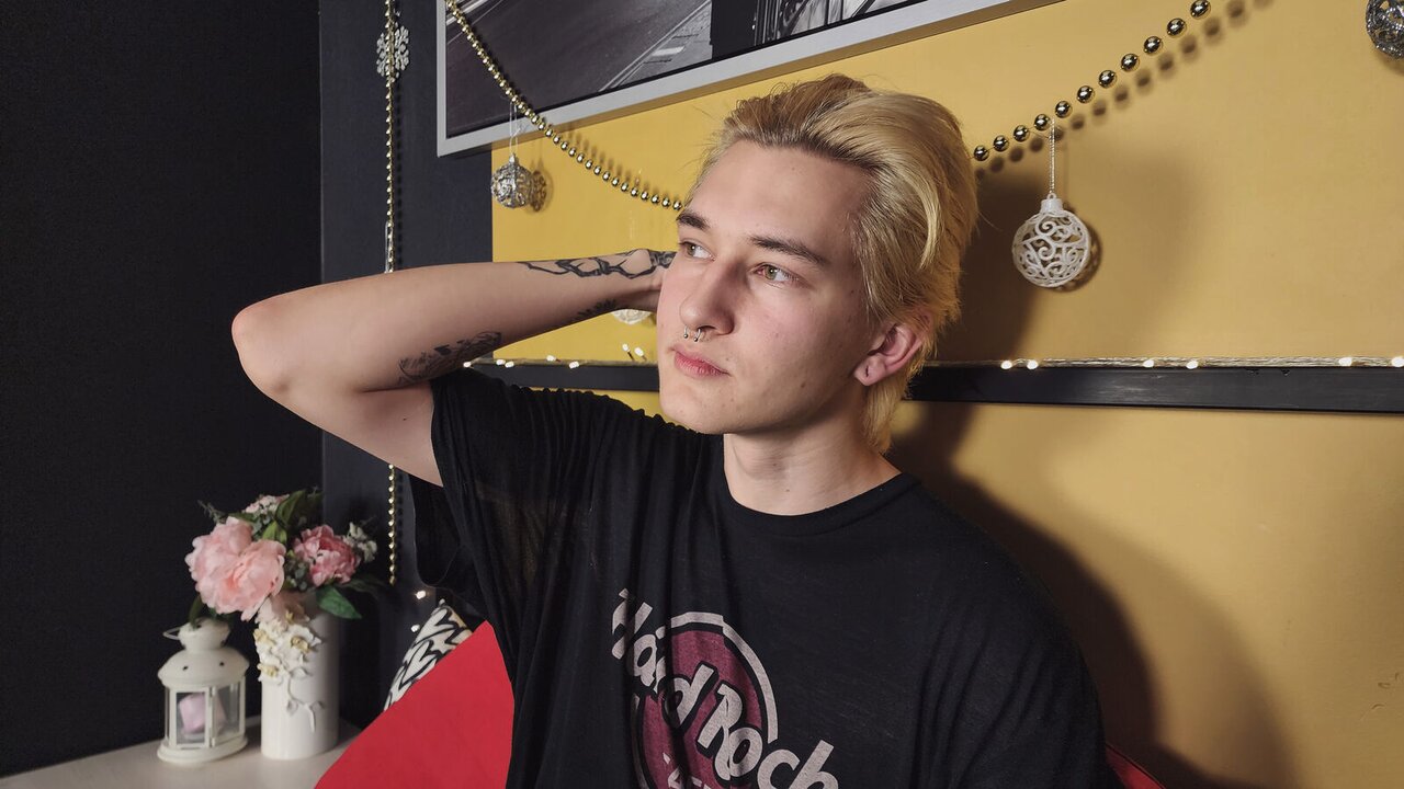 Catch OliverFranks’s Private Cam Show