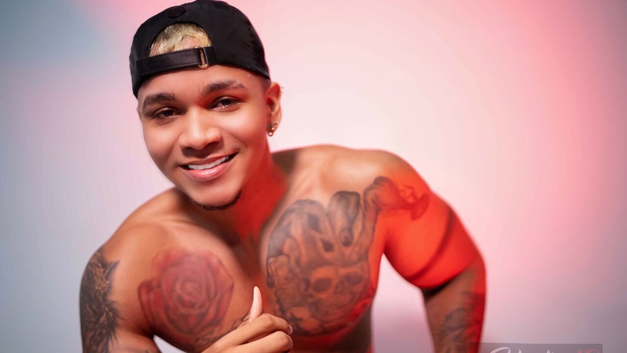 Catch PauloSmith’s Private Cam Show