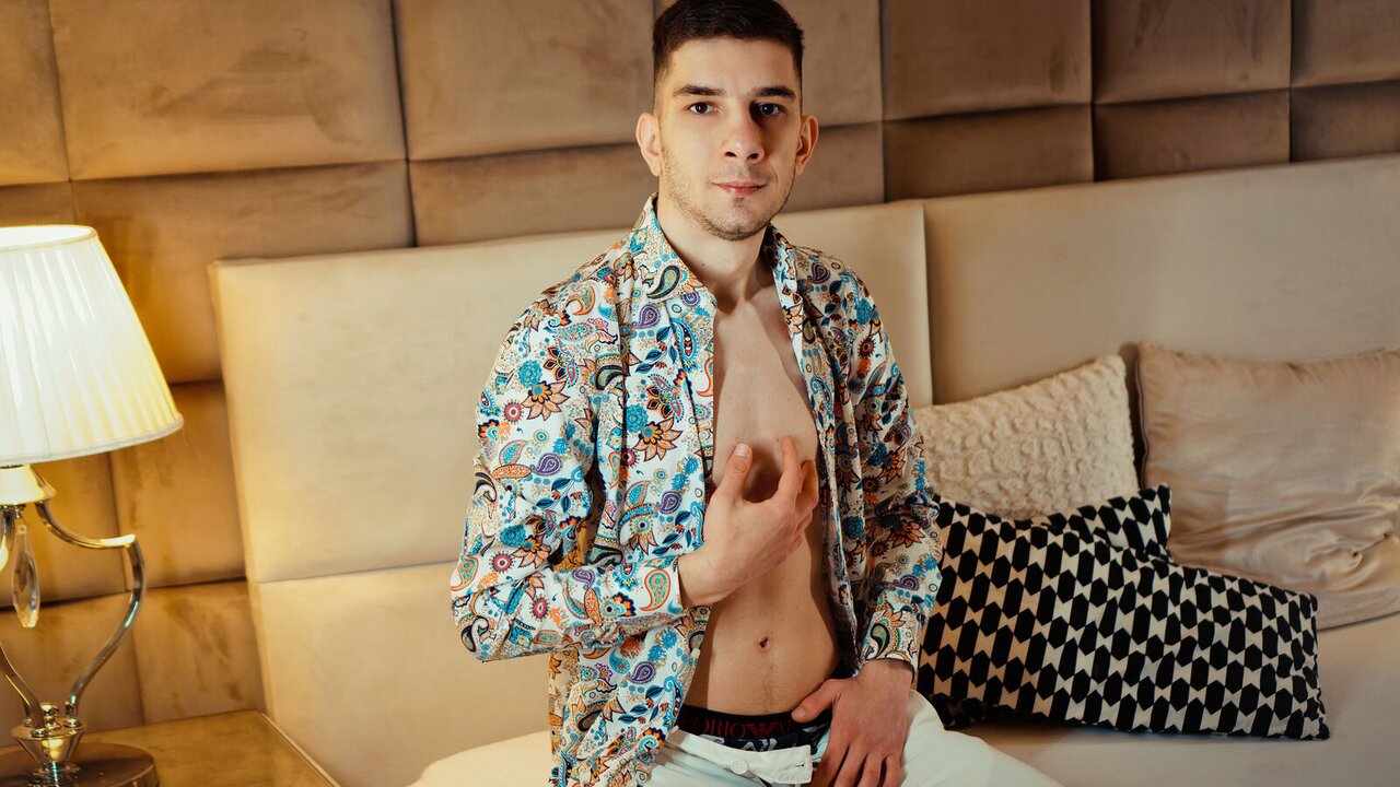 Catch RyanGlider’s Private Cam Show
