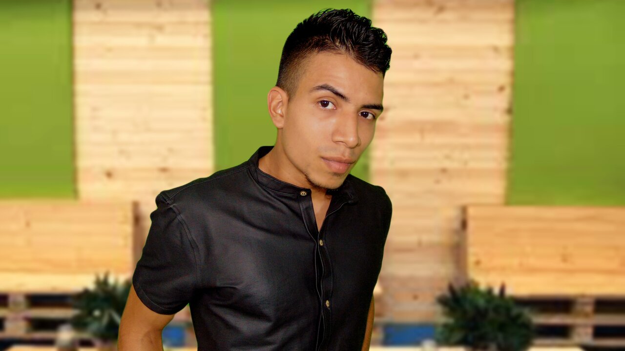 Catch SEXYLATINBOY94’s Private Cam Show