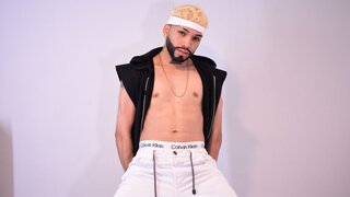 Catch ScottLeroy’s Private Cam Show