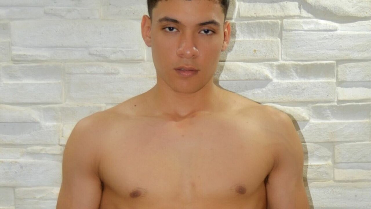 Catch ThomasPaige’s Private Cam Show