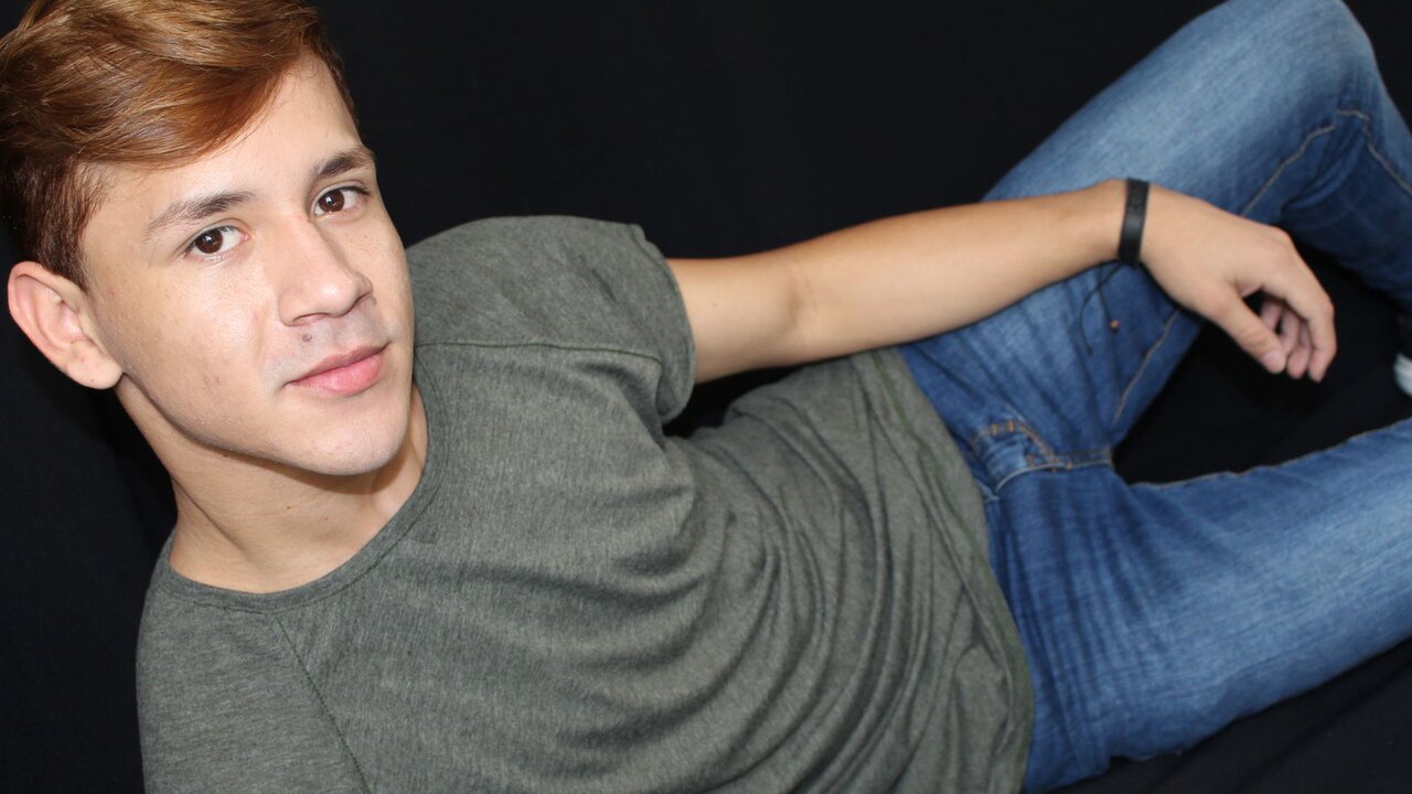 Catch TomQ’s Private Cam Show