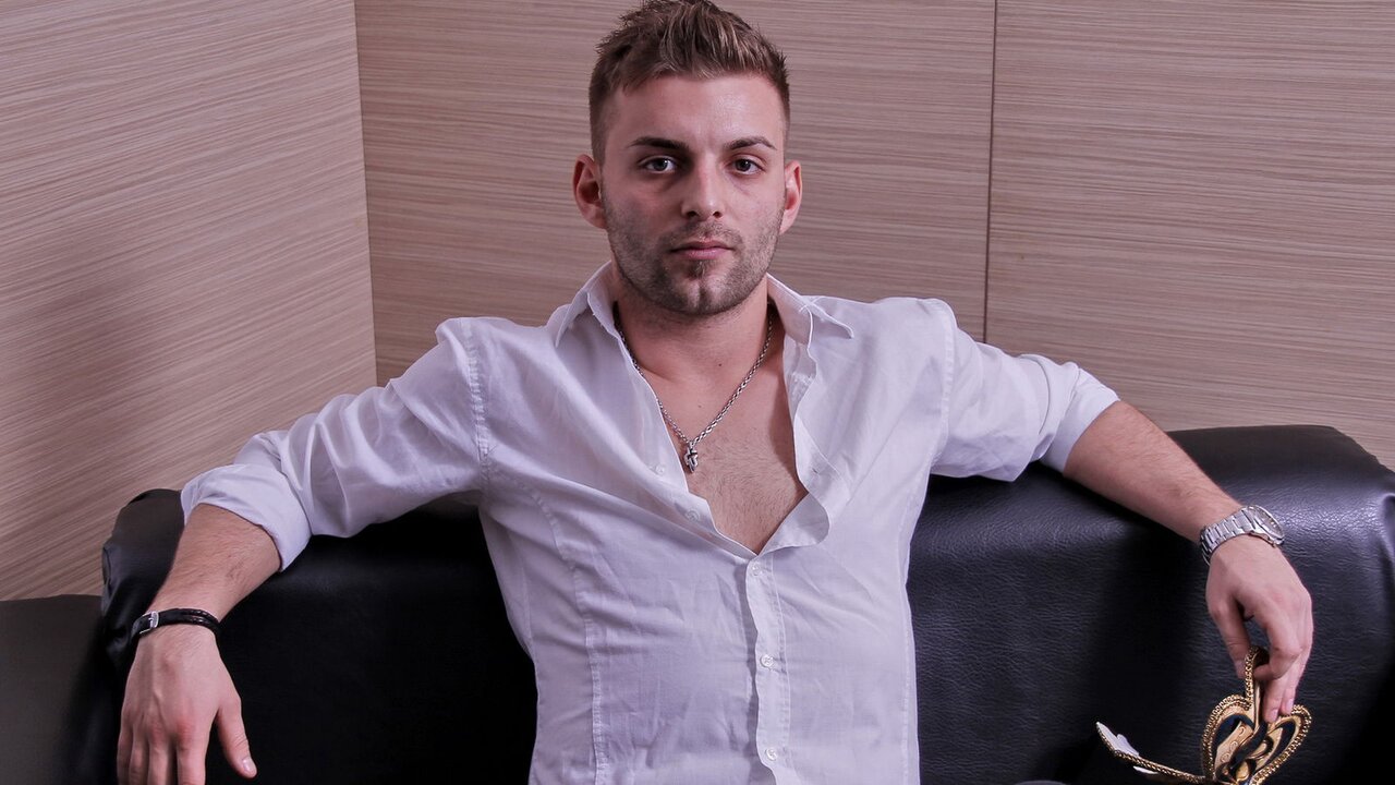 Catch TyroneNesh’s Private Cam Show