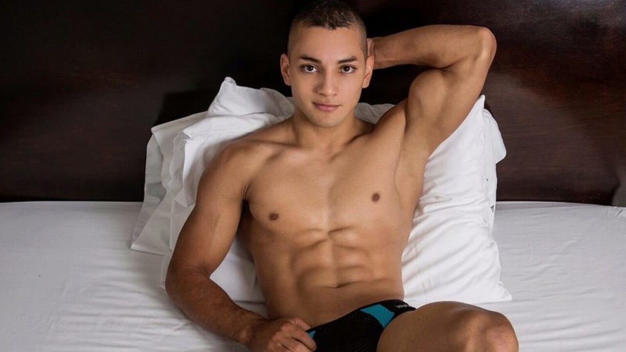 Catch ZacJonez’s Private Cam Show