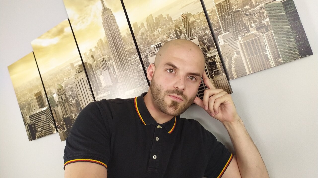 Catch micinciStorm’s Private Cam Show