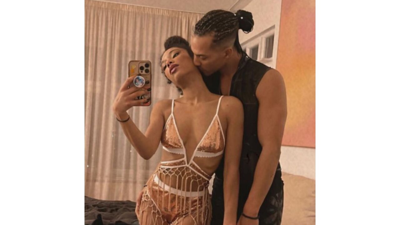 Catch Tuedelis’s Private Cam Show