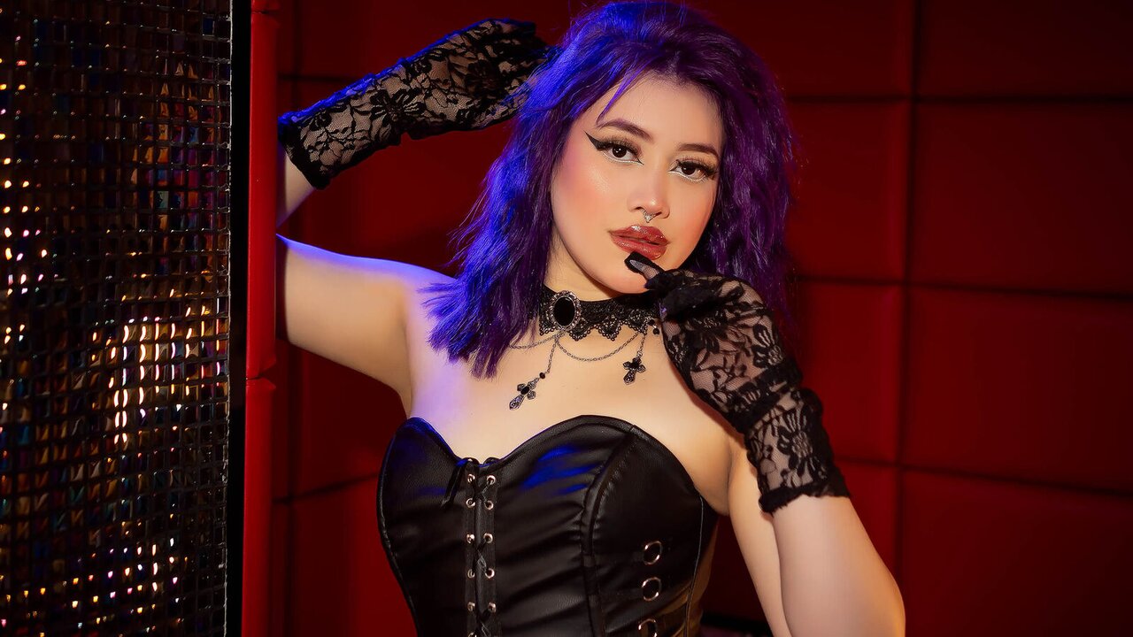 Catch BethanyeSmitt’s Private Cam Show