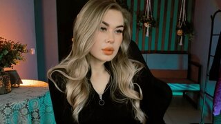 Catch AdelLoys’s Private Cam Show