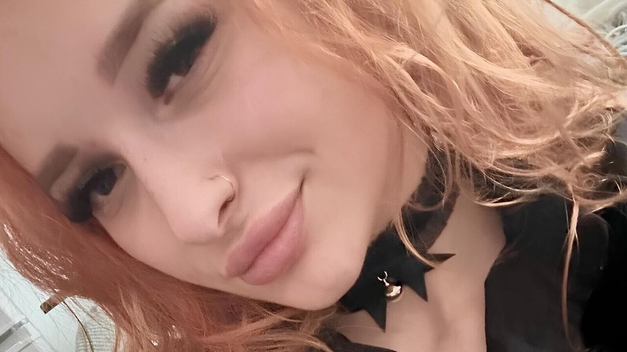 Catch AinsleyDrye’s Private Cam Show