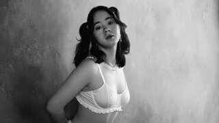 Catch AislyFollin’s Private Cam Show