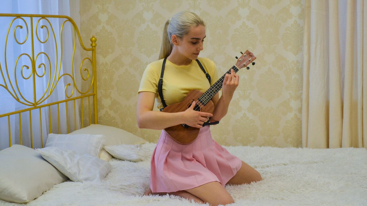 Catch AliceConfession’s Private Cam Show