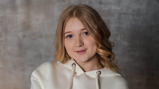 Catch AlicePilgrim’s Private Cam Show