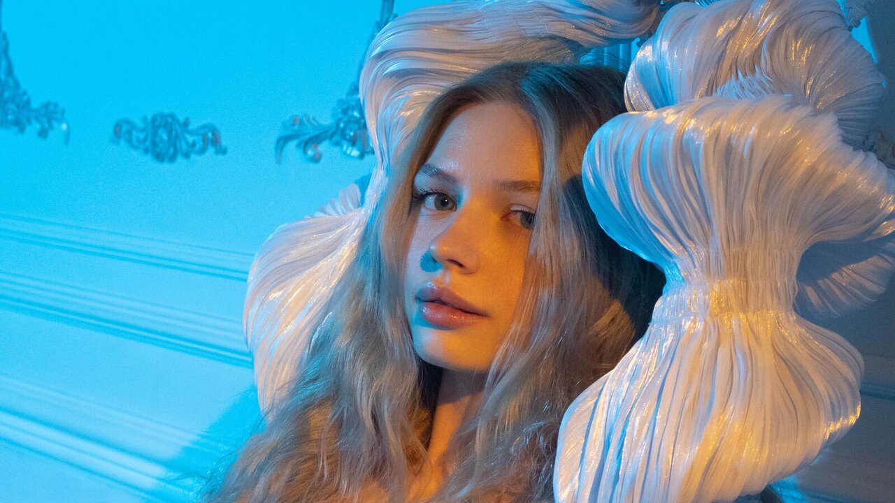 Catch AliceWeidel’s Private Cam Show